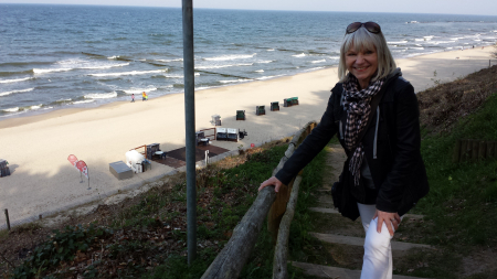 Usedom - Britta am Strand von Koserow